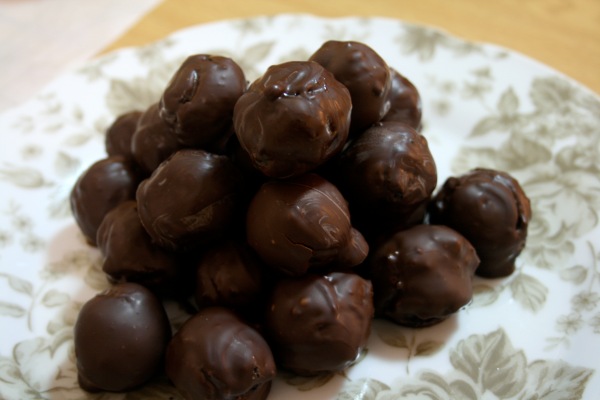 Oreo truffles are easy and delicious